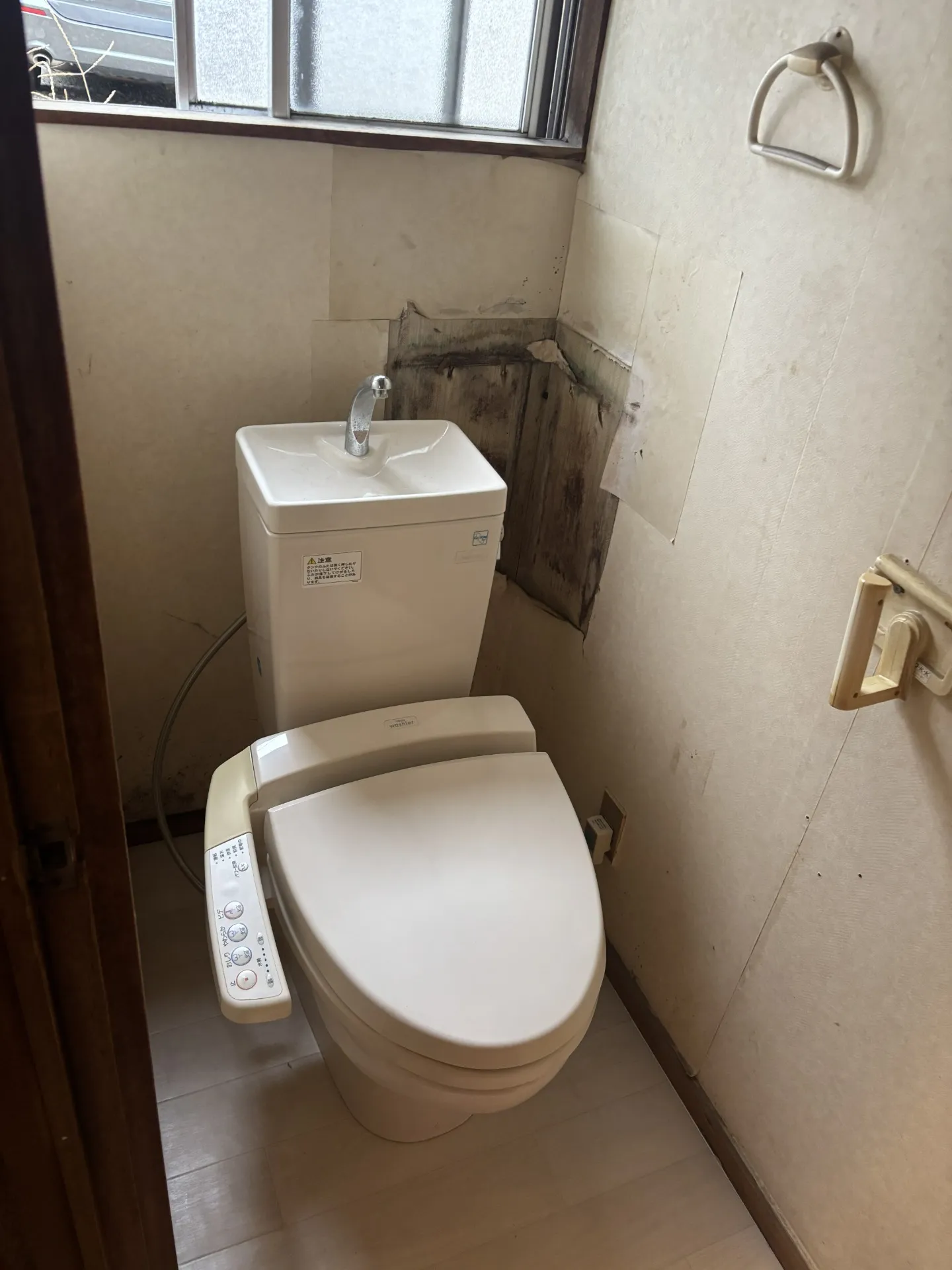 【施工事例】昭和の隅付ロータンクから水漏れ|必要な部分だけ直すトイレリフォーム